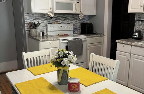 Clarkson Casa | 4-bedroom house in fabulous Clarkson with AC, WiFi. Enjoy your stay