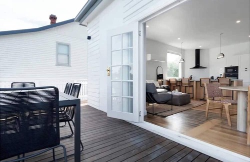 East Launceston Casa | Modern Home with City Views
