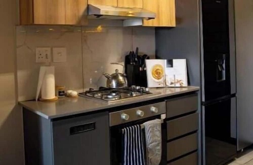 Greater Johannesburg Metropolitan Area Apartamento | Chic 2-bedroom apartment with AC, WiFi in fantastic Midrand