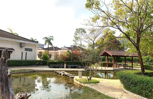 Sihanoukville City Centre Casa | Private Bungalows with direct access to private beach and peaceful garden.