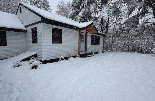 Gloversville Casa | Adirondack Getaway-2 Bed 1BR w/bonus room-Located at the foot of the Adirondacks