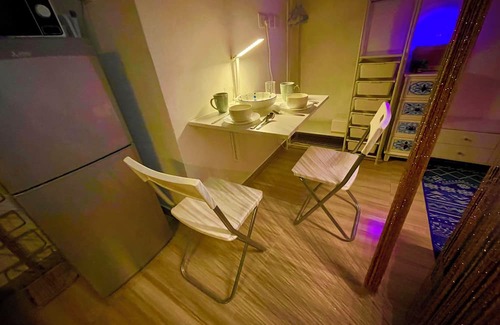 Quarry Bay Apartamento | Amazing Value - Art Deco Cozy Characterful Studio