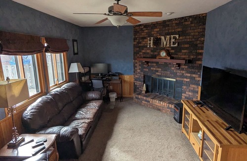 Ashwaubenon Casa | 3-bedroom house in peaceful Green Bay with AC, WiFi