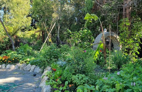 Clive Casa | Large Riverside home in garden setting between Napier and Hastings