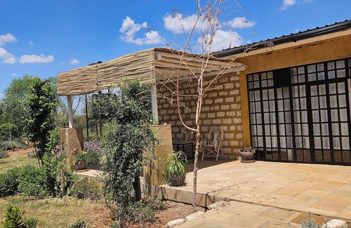 Kajiado County Cabaña | Charming Cottage in Namanga with gorgeous views & birdlife.Pet friendly!