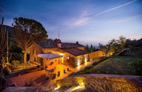 Cortona Cabaña | La Fonte, our quaint little west facing cottage for two people.