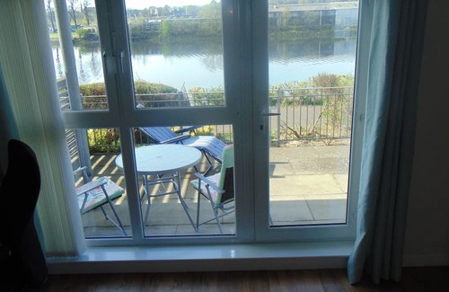 Kippen Apartamento | Stylish Riverside 1-Bed Flat with Bathtub & River Clyde Views – Glasgow
