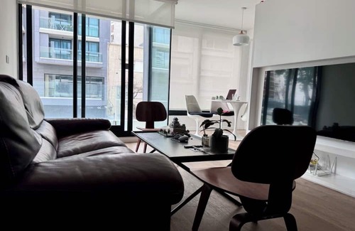 Pocitos Apartamento | Charming 2-bedroom apartment in gorgeous Montevideo with AC, WiFi