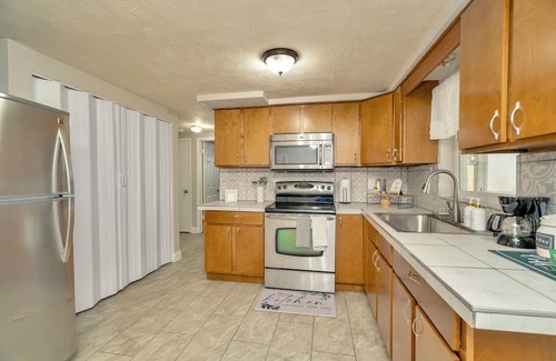 Embassy Hills Casa | Charming 2-bedroom house with AC, WiFi in Port Richey FL Near Weeki Wachee Park