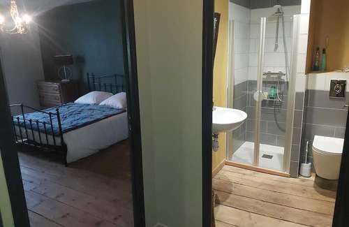 Monthureux-sur-Saone Cama Y Desayuno | Chambre d'hôtes des Marchands in an old village hotel dating from 1934