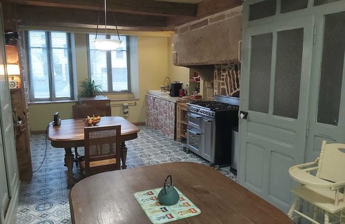 Monthureux-sur-Saone Cama Y Desayuno | Chambre d'hôtes des Marchands in an old village hotel dating from 1934