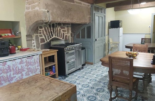 Monthureux-sur-Saone Cama Y Desayuno | Chambre d'hôtes des Marchands in an old village hotel dating from 1934