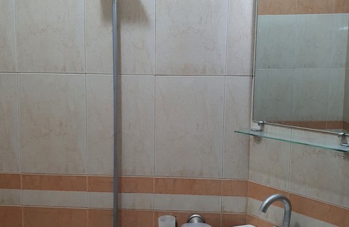 Islamabad Apartamento | Charming 2-Bedroom Apartment in E-11: Your Perfect VRBO Getaway with AC, WiFi