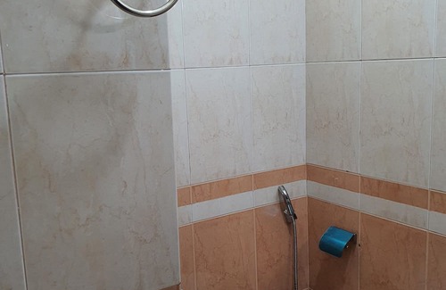Islamabad Apartamento | Charming 2-Bedroom Apartment in E-11: Your Perfect VRBO Getaway with AC, WiFi