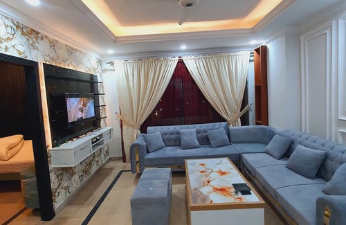 Islamabad Apartamento | Charming 2-Bedroom Apartment in E-11: Your Perfect VRBO Getaway with AC, WiFi