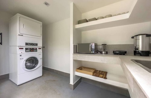 El Tesoro Apartamento | R2: modern room near Provenza/AC/wash&dry/patio
