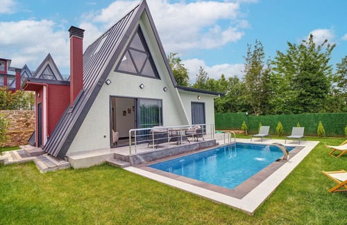 Masukiye Casa | 1+1 Private Pool-Lake View-Fireplace Bungalow for 3 People in Kartepe Maşukiye