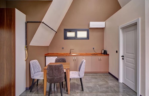 Masukiye Casa | 1+1 Private Pool-Lake View-Fireplace Bungalow for 3 People in Kartepe Maşukiye