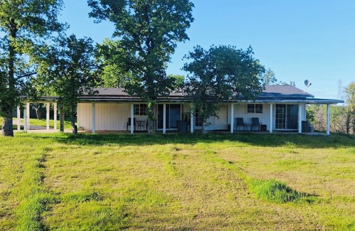 Cottonwood Apartamento | #2 Relaxing Rustic Retreat studio on 21 acres in Cottonwood WiFi, AC, Yoga room