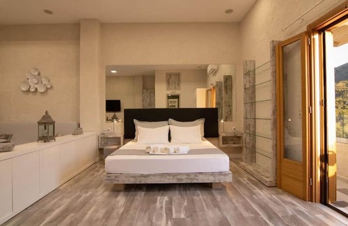 Tourloti Apartamento | The Mountain House| Authentic Cretan Hideaway| Breathtaking & Nature Views