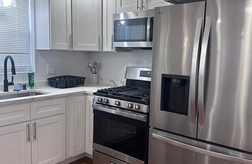 Upper South Providence Apartamento | Simply Modern Getaway