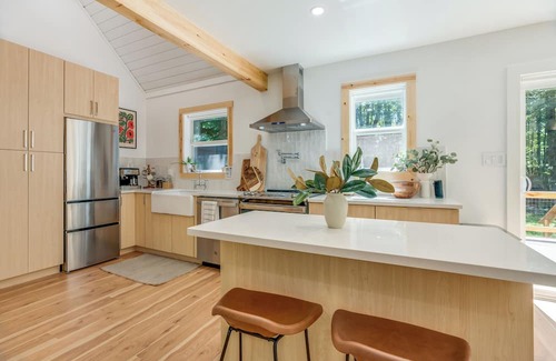 Pocono Summit Cabina | The Hummingbird Cabin / Pocono Mountains Oasis