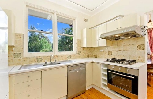 Marsfield Casa | A house close to Macquarie University and shopping Centers