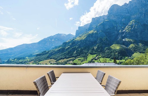 Leukerbad Apartamento | The Cristal apartment house is situated in a quiet, sunny and central location