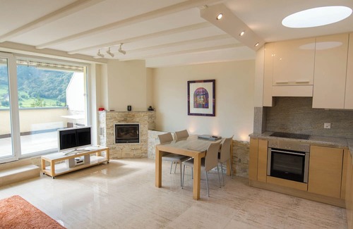 Leukerbad Apartamento | The Cristal apartment house is situated in a quiet, sunny and central location