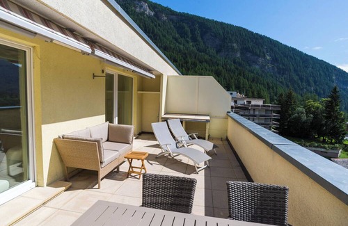 Leukerbad Apartamento | The Cristal apartment house is situated in a quiet, sunny and central location