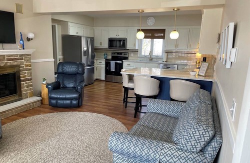 Belleville Casa | Clean, 3-bedroom cottage home with pool in the charming city of Belleville.