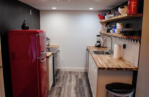 Frisco Casa | Charming 2-bedroom townhome in downtown Frisco with WiFi, AC