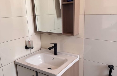 Kampala Apartamento | Cozy 1-bedroom Studio apartment in charming Kampala with WiFi, AC and Netflix