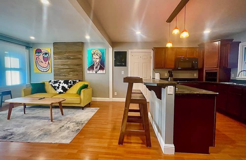 Owensboro Casa | Gallery House I hope that you'll love your stay as much as I enjoy sharing it.