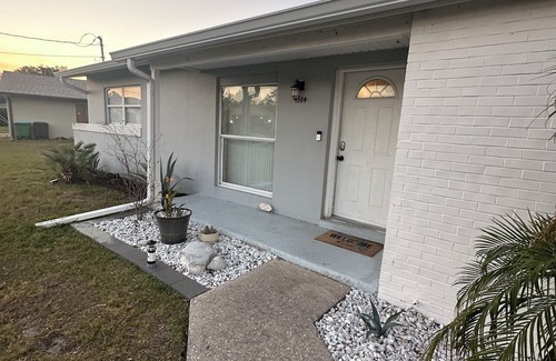 Deltona Lakes Casa | FL LAKEFRONT full house 2/1