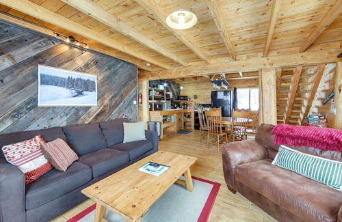Lake Agnes Cabina | Hike, Ride & Boat: Rustic Retreat Near Steamboat