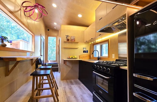 Lund Casa | (NEW) Designer Tiny Home Nestled in Tranquil Forest- Nature Lover's Paradise