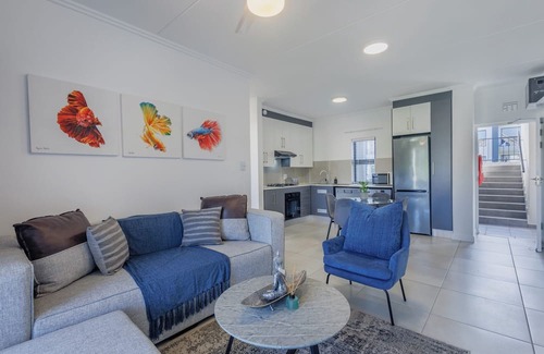 Umhlali Apartamento | Modern 2BR in Ballito Village |Inverter | Sleeps 4
