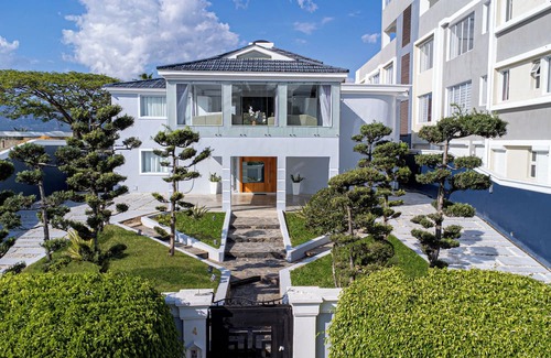 Gregorio Luperon Villa | Marilyn Suite - Chef + Pool in the Mansion