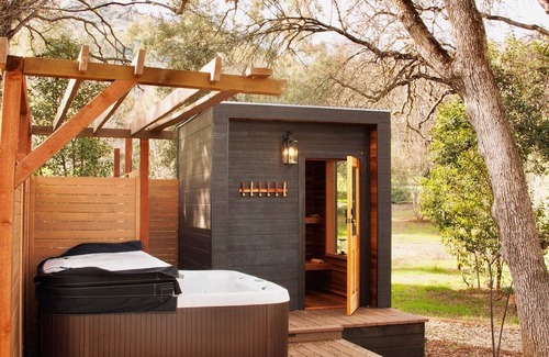 Three Rivers Casa | Charming 4-bedroom retreat, AC, sauna and hot tub close to Sequoia Nat'l Park
