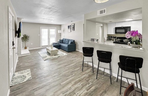 Addison Apartamento | 2104 · Cozy Addison Apt, Free Park Wi-Fi, Pool & Gym