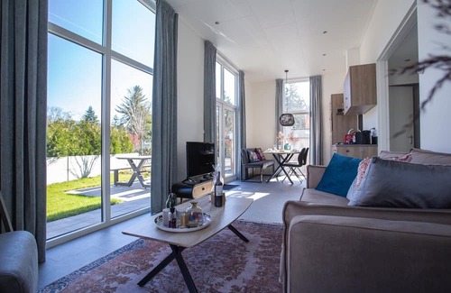 Municipality of Rhenen Chalet De Esquí | House with dishwasher, in nature reserve