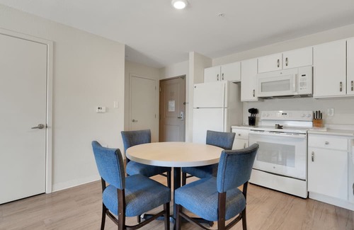 Far North Central Apartamento | Simplicity At the Rim 1208 I Comfy 2 Bed 2Bath
