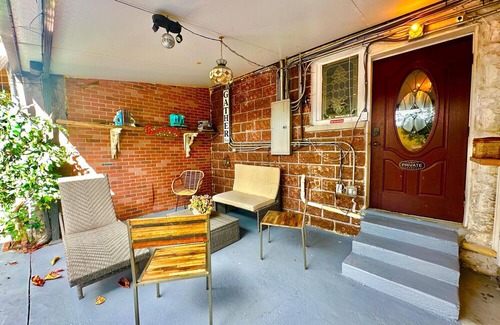 Midtown Cabaña | Entire House Five Vintage-Style Theme Rooms