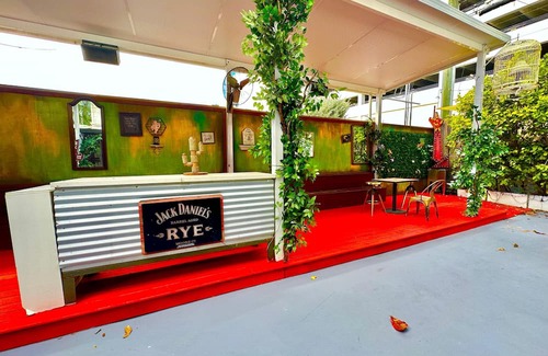 Midtown Cabaña | Entire House Five Vintage-Style Theme Rooms