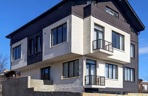 Tbilisi Apartamento | Spacious 3-bedroom apartment with AC, WiFi in charming Tbilisi