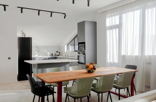 Tbilisi Apartamento | Spacious 3-bedroom apartment with AC, WiFi in charming Tbilisi
