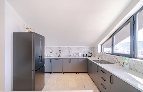 Tbilisi Apartamento | Spacious 3-bedroom apartment with AC, WiFi in charming Tbilisi