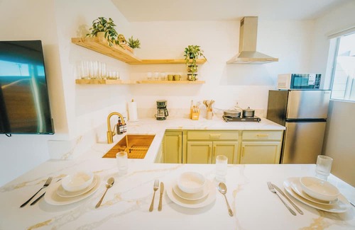 Rowland Heights Apartamento | Modern & Elegant Studio Retreat