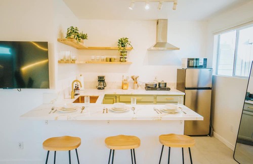 Rowland Heights Apartamento | Modern & Elegant Studio Retreat